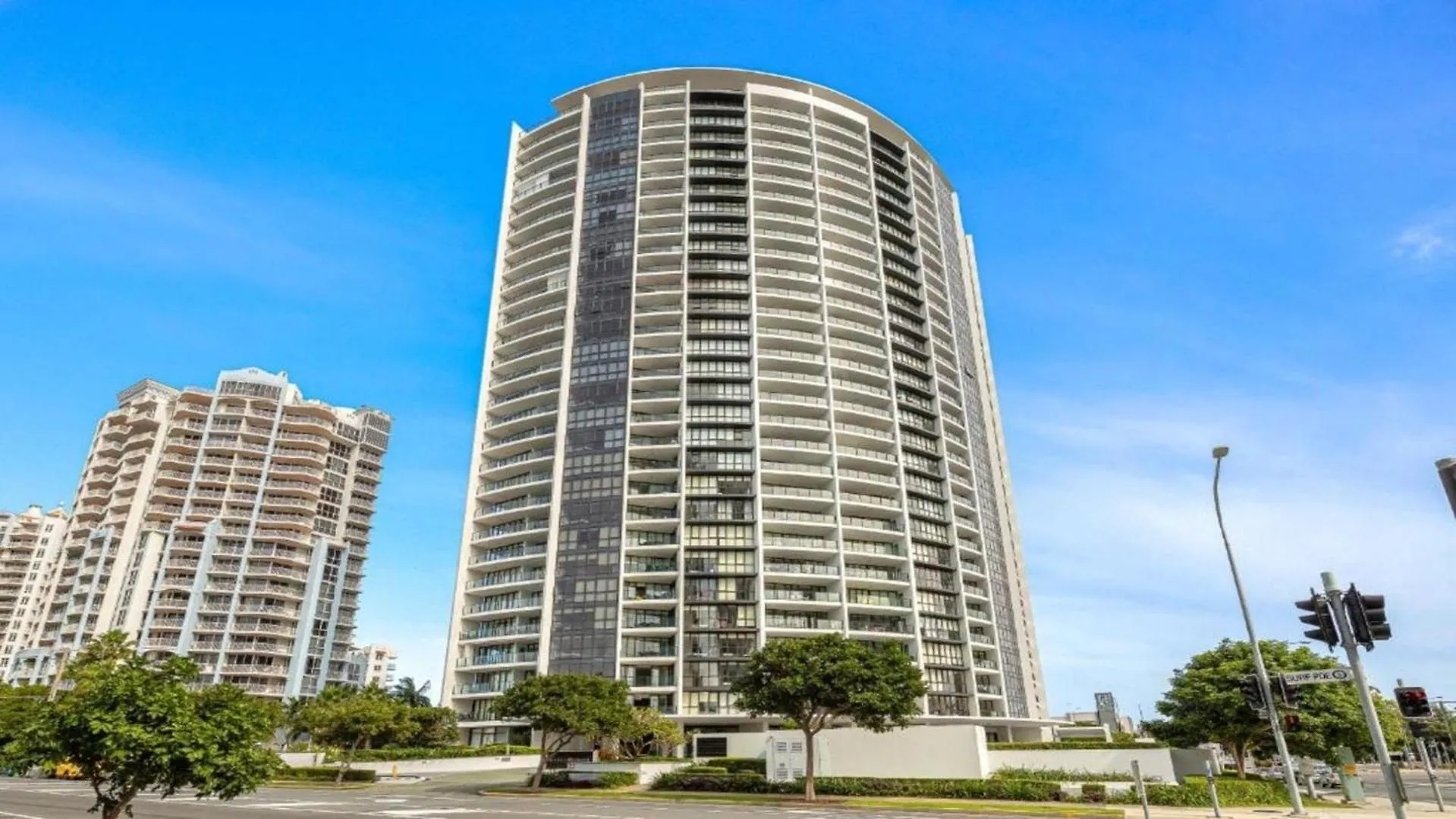 Stunning 2 Bed Apartment In Sierra Grand - Coasthm Gold Coast Australia